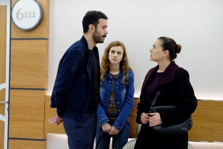 Hatice Aslan, Baris Arduç, and Ahsen Eroglu in Kuzgun: 10.Bölüm (2019)