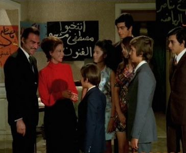 Dawlat Abiad, Faten Hamamah, Ahmad Mazhar, Hesham Selim, Hayat Kandel, and Seif Abol Naga in Emberatoriet meem (1972)