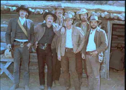 Paul Newman, Robert Redford, Ted Cassidy, Charles Dierkop, Dave Dunlop, and Timothy Scott in Butch Cassidy and the Sunda
