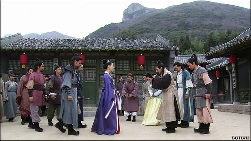 Kim Kap-su, Jeong-hak Park, Shi-ra Chae, Soo Ae, and Il-guk Song in Emperor of the Sea (2004)