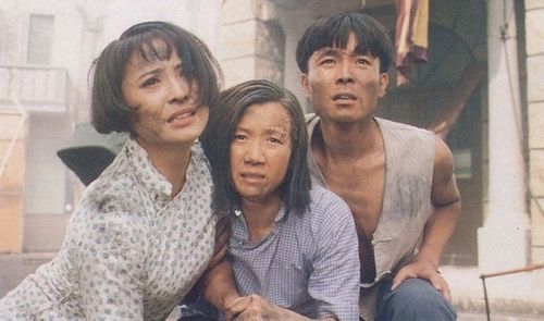 Cuifen Cao, Ling Li, and Yuan Xie in Shanghai yi jia ren (1991)