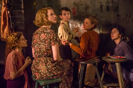 Martha Issová, Jessica Chastain, Efrat Dor, Shira Haas, and Timothy Radford in The Zookeeper's Wife (2017)