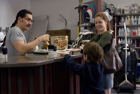 Clifton Collins Jr., Amy Adams, and Jason Spevack in Sunshine Cleaning (2008)
