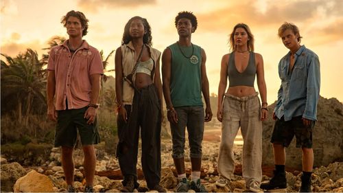 Madelyn Cline, Carlacia Grant, J.D., Madison Bailey, Chase Stokes, and Rudy Pankow in Outer Banks (2020)