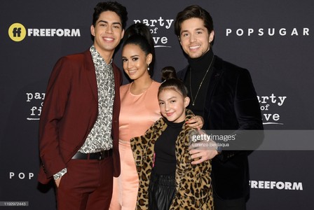 PARTY OF FIVE - The cast of 