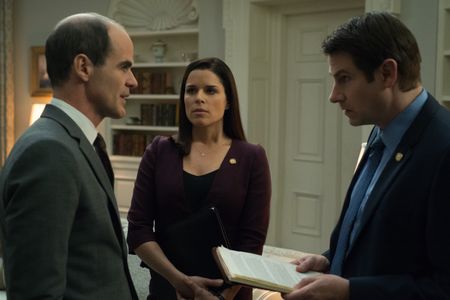 Neve Campbell, Derek Cecil, and Michael Kelly in House of Cards (2013)