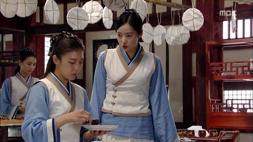 Ha Ji-Won and Ah Jung Yoon in The Empress Ki (2013)