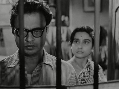 Anil Chatterjee and Madhavi Mukherjee in The Big City (1963)