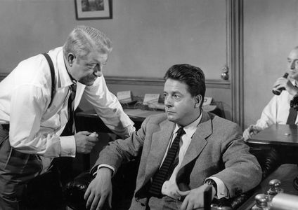 Jean Desailly, Jean Gabin, and André Valmy in Inspector Maigret (1958)