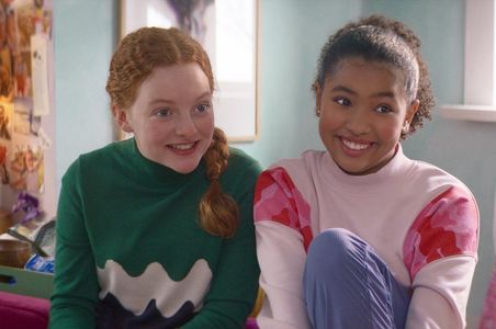 Vivian Watson and Anais Lee in Sesaon 2 of The Babysitters Club (2021)