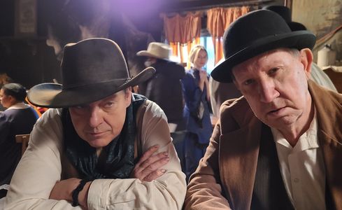 Tom Sizemore and Denny Nolan in the saloon during Night Of The Tommyknockers
