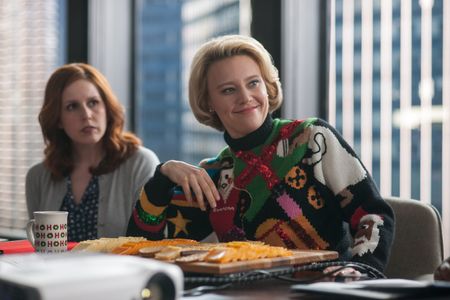 Kate McKinnon and Vanessa Bayer in Office Christmas Party (2016)