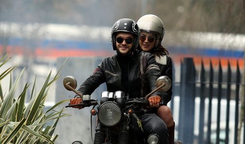 Melisa Pamuk and Alperen Duymaz in Crash (2018)