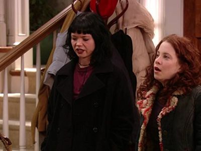 Shelly Cole and Amy Davidson in 8 Simple Rules (2002)