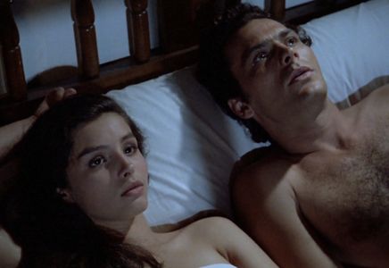 Jose Coronado and Ana Álvarez in El tesoro (1988)