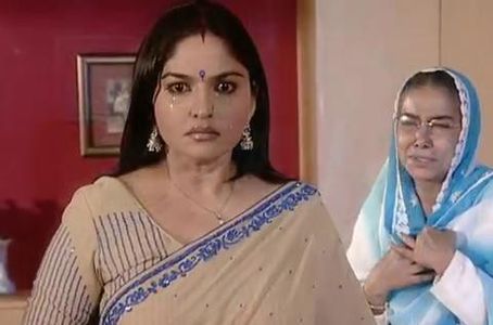 Surekha Sikri and Indira Krishnan in Kahaani Ghar Ghar Kii (2000)
