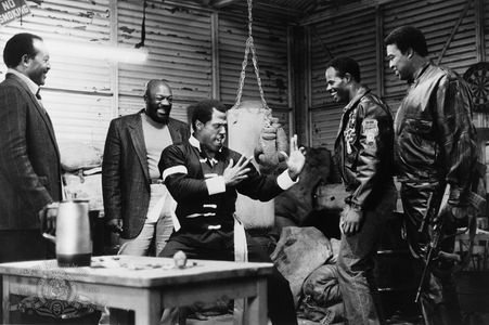 Jim Brown, Isaac Hayes, Keenen Ivory Wayans, Bernie Casey, and Steve James in I'm Gonna Git You Sucka (1988)