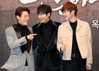 Lee Hee-joon, Lee Min-Ho, and Won Ho Shin in Legend of the Blue Sea (2016)