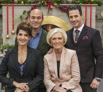 Ian Gomez, Nia Vardalos, Johnny Iuzzini, and Mary Berry in The Great Holiday Baking Show (2015)