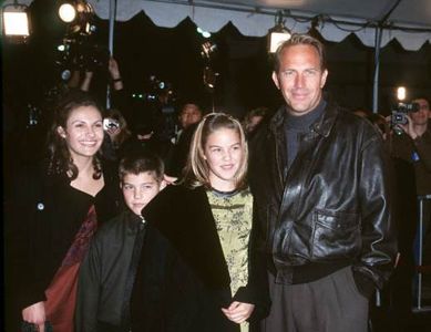 Kevin Costner, Annie Costner, Joe Costner, and Lily Costner at an event for Message in a Bottle (1999)
