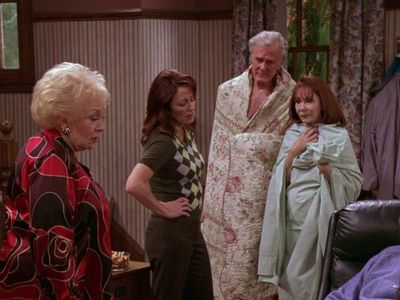 Katherine Helmond, Patricia Heaton, Doris Roberts, and Robert Culp in Everybody Loves Raymond (1996)