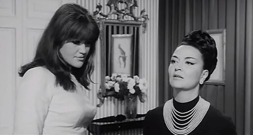 Francesca Romana Coluzzi and Linda Sini in 002 operazione Luna (1965)