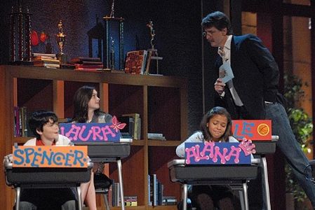 Jeff Foxworthy, Laura Marano, Alana Ethridge, and Spencer Martin in Are You Smarter Than a 5th Grader? (2007)