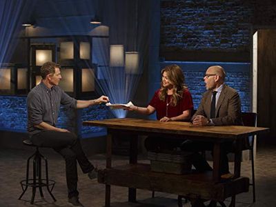 Valerie Bertinelli, Alton Brown, and Bobby Flay in Beat Bobby Flay (2013)