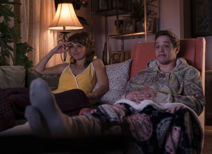 Marisa Tomei and Pete Davidson in The King of Staten Island (2020)