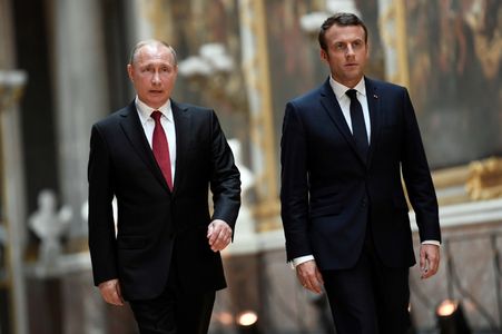 Vladimir Putin and Emmanuel Macron
