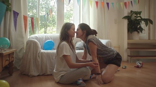 Eline van Gils and Hanna van Vliet in Anne Plus (2018)