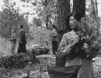 Fuli Wang, Shi Wei-Jian, Xuemin Hong, and Jianlan Shi in Legend of Tianyun Mountain (1980)