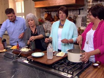 Paula Deen, Virginia Willis, and Jamie Deen in Paula's Best Dishes (2008)