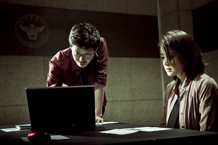 Lee Si-young and Uhm Ki-joon in Killer Toon (2013)