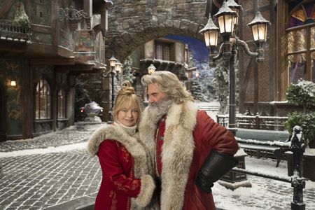 Goldie Hawn and Kurt Russell in The Christmas Chronicles: Part Two (2020)