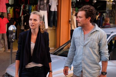Clayne Crawford and Hilarie Burton in Lethal Weapon (2016)