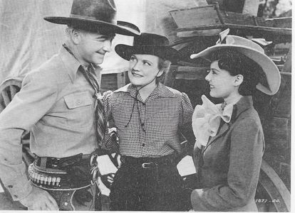 William Boyd, Georgia Ellis, and Minna Gombell in Doomed Caravan (1941)
