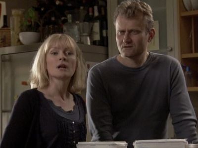 Hugh Dennis and Claire Skinner in Outnumbered (2007)