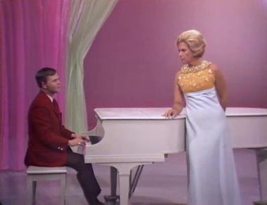 Billy Barnes and Dinah Shore in Rowan & Martin's Laugh-In (1967)