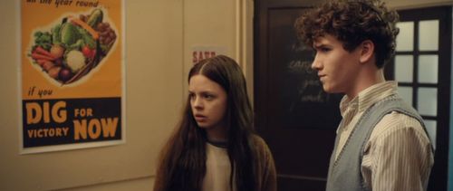 Art Parkinson and Emily Flain in Zoo (2017)