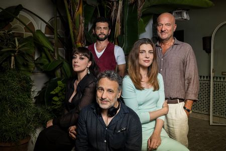 Claudio Bisio, Paolo Costella, Vittoria Puccini, Valentina Lodovini, and Vinicio Marchioni in Vicini di casa (2022)