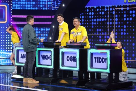 Dingdong Dantes, Anne Curtis, Vhong Navarro, Ogie Alcasid, and Teddy Corpuz in Family Feud Philippines (2022)