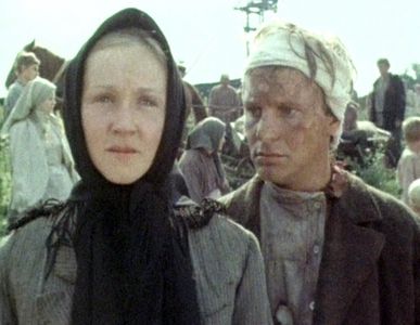 Natalya Akimova and Sergey Koltakov in V strelyayushchey glushi (1986)