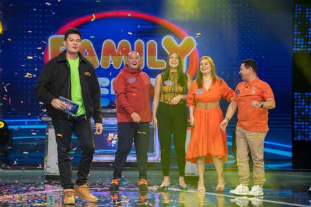 Dingdong Dantes, Brian Gumabao, Nadine Samonte, Michelle Gumabao, and Richard Chua in Family Feud Philippines (2022)