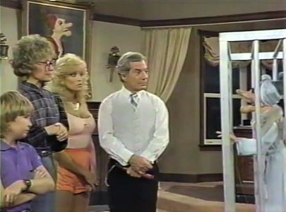 Corey Feldman, Wayland Flowers, Johnny Haymer, Judy Landers, and Susan Tolsky in Madame's Place (1982)