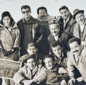 Ekrem Bora, Haydar Karaer, Vahi Öz, Türkan Soray, Necdet Tosun, and Gürel Ünlüsoy in Kader kapiyi çaldi (1964)