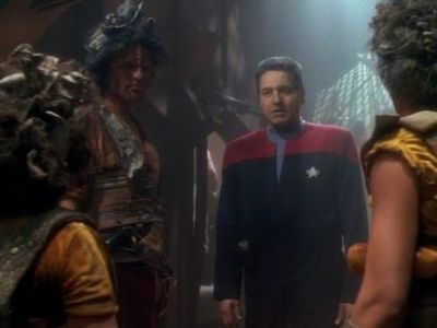 Robert Beltran and Patrick Kilpatrick in Star Trek: Voyager (1995)
