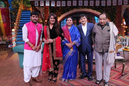 Archana Puran Singh, Arun Gemini, Pradeep Chaubey, Anjum Rehbar, and Kapil Sharma in The Kapil Sharma Show (2016)