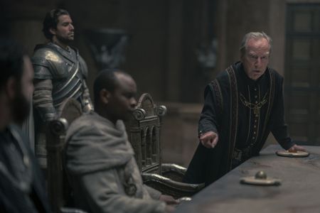 Bill Paterson, Kurt Egyiawan, and Fabien Frankel in House of the Dragon (2022)