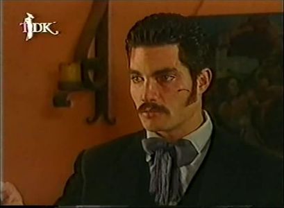 Víctor González in Azul tequila (1998)